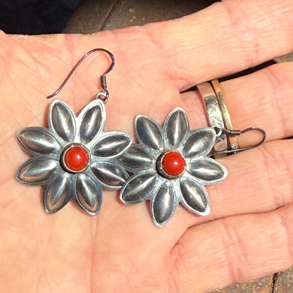 Navajo Sterling Silver & Coral Daisy Pierced Earrings Signed - Picture 4 of 6
